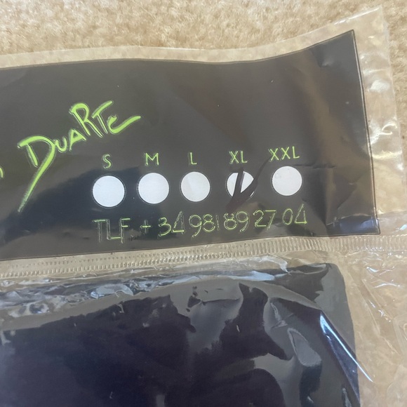 NWT Camino De Santiago Black T-Shirt with Yellow‎ Graphic. Men size XL - Picture 4 of 6